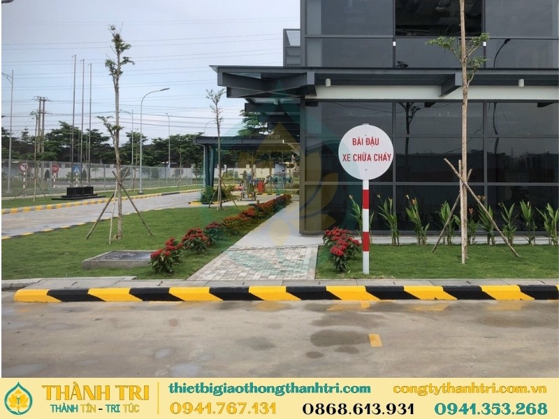 Khách hàng lắp đặt biển báo bãi đậu xe chữa cháy
