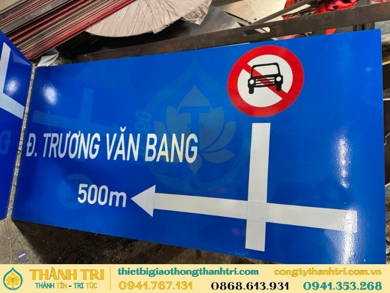 Sản xuất biển báo chỉ dẫn tại xưởng