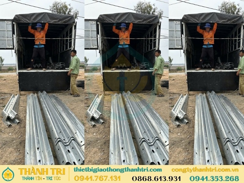 Bốc hộ lan tôn sóng mạ kẽm khỏi xe vận chuyển