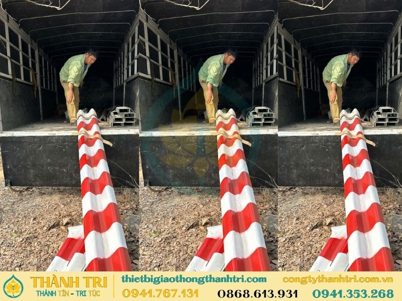 Bốc hộ lan tôn sóng sơn trắng đỏ xuống khỏi xe vận chuyển