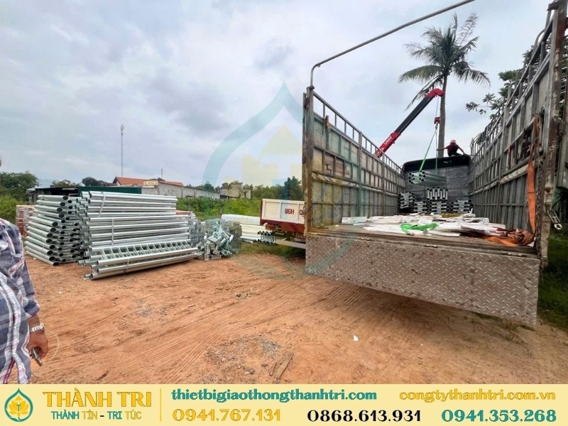 Vận chuyển lan can cầu mạ kẽm cho khách hàng Vận chuyển lan can cầu mạ kẽm cho khách hàng
