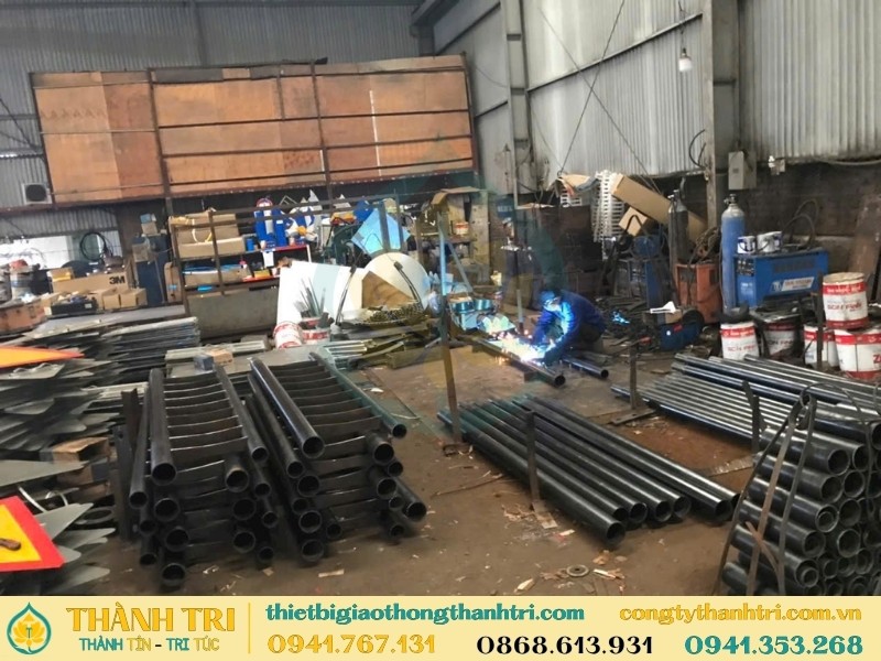 Gia công lan can cầu tại xưởng Thành Tri Gia công lan can cầu tại xưởng Thành Tri