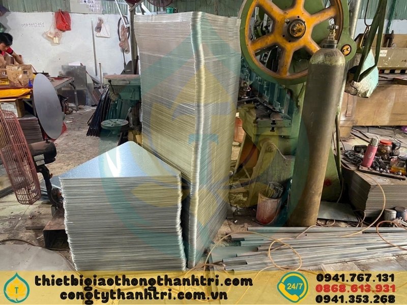 Cung cấp biển báo giao thông tại Đắc Lắc