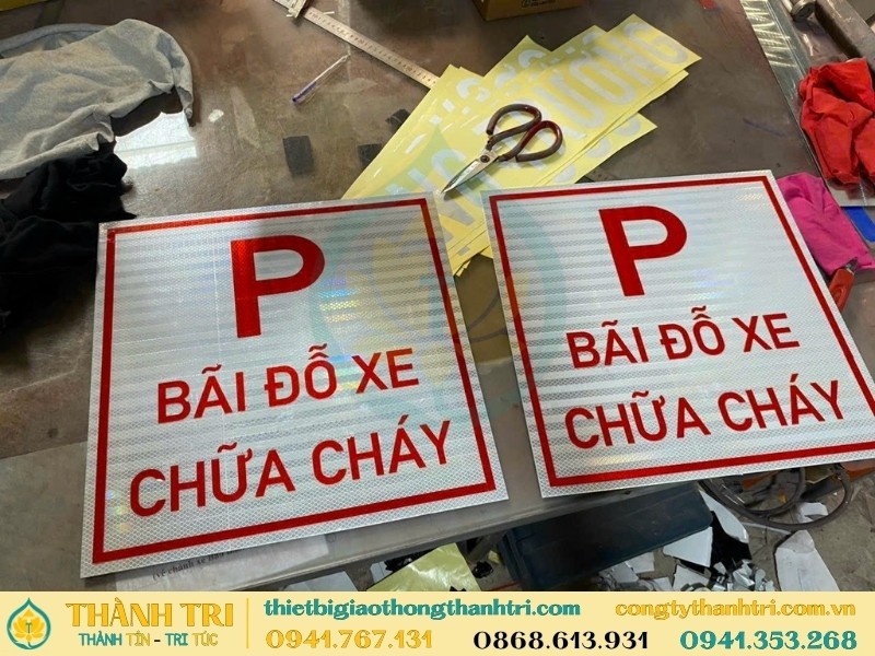 Sản xuất biển báo bãi đậu xe chữa cháy hình vuông tại xưởng Sản xuất biển báo bãi đậu xe chữa cháy hình vuông tại xưởng