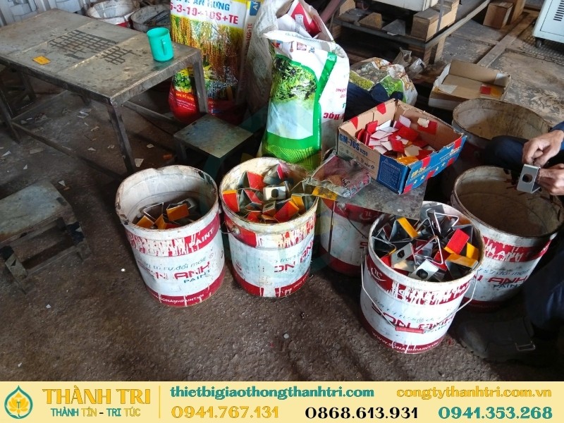 Tiêu phản quang tôn sóng được gia công tại xưởng Tiêu phản quang tôn sóng được gia công tại xưởng