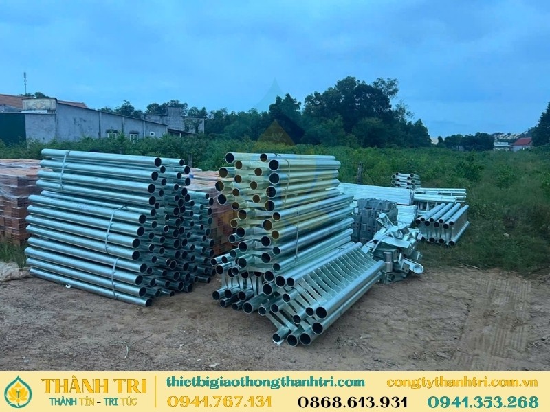 Vận chuyển giao lan can cầu đã mạ kẽm nhúng nóng cho khách hàng Vận chuyển giao lan can cầu đã mạ kẽm nhúng nóng cho khách hàng