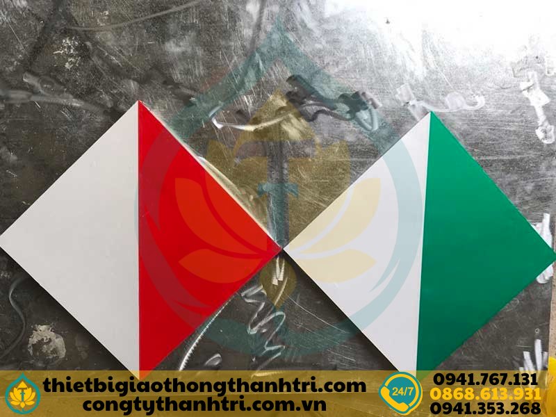 Sản xuất biển báo giao thông đường thuỷ tại Công ty TNHH Thành Tri
