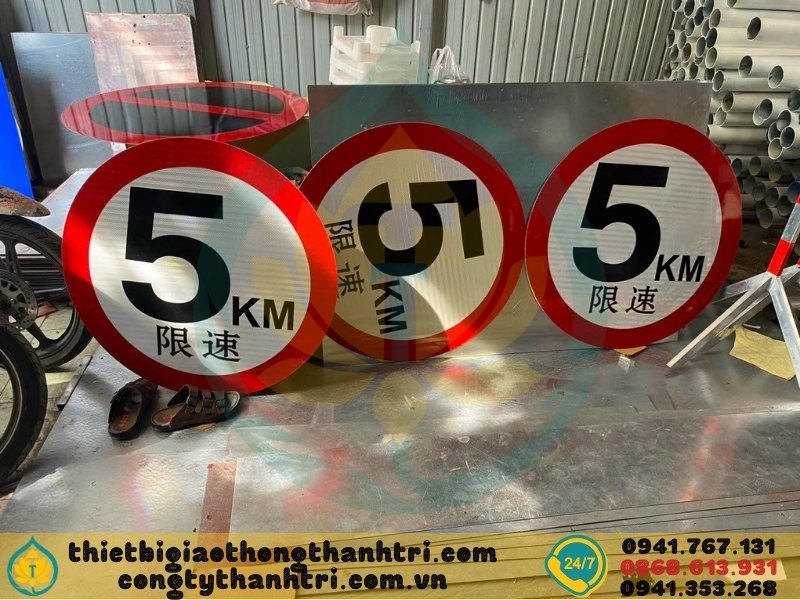 Sản xuất biển báo giao thông đường bộ tại xưởng Công ty TNHH Thành Tri Sản xuất biển báo giao thông đường bộ tại xưởng Công ty TNHH Thành Tri