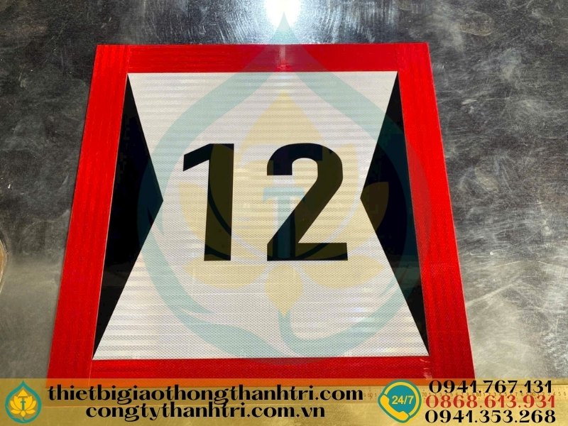 Sản xuất biển báo giao thông đường thuỷ tại xưởng Công ty TNHH Thành Tri