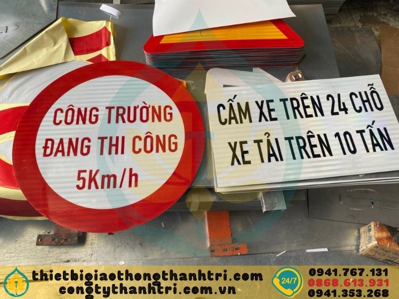 Sản xuất biển báo giao thông đường bộ tại xưởng Công ty TNHH Thành Tri
