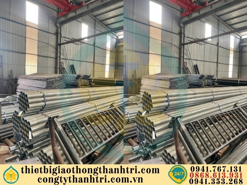 Sản xuất dải phân cách đường tại xưởng Công ty TNHH Thành Tri Sản xuất dải phân cách đường tại xưởng Công ty TNHH Thành Tri