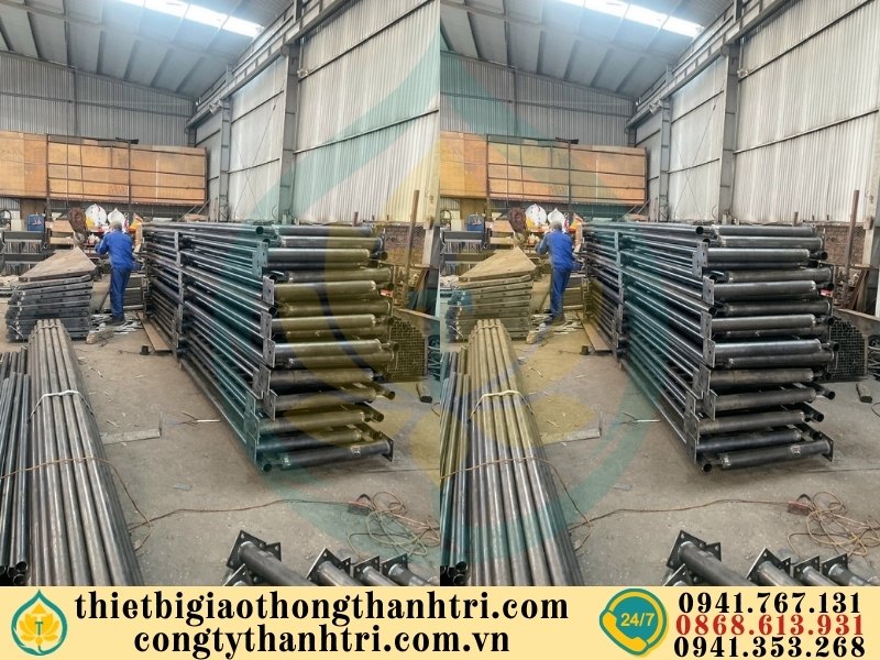 Sản xuất dải phân cách đường tại xưởng Công ty TNHH Thành Tri Sản xuất dải phân cách đường tại xưởng Công ty TNHH Thành Tri