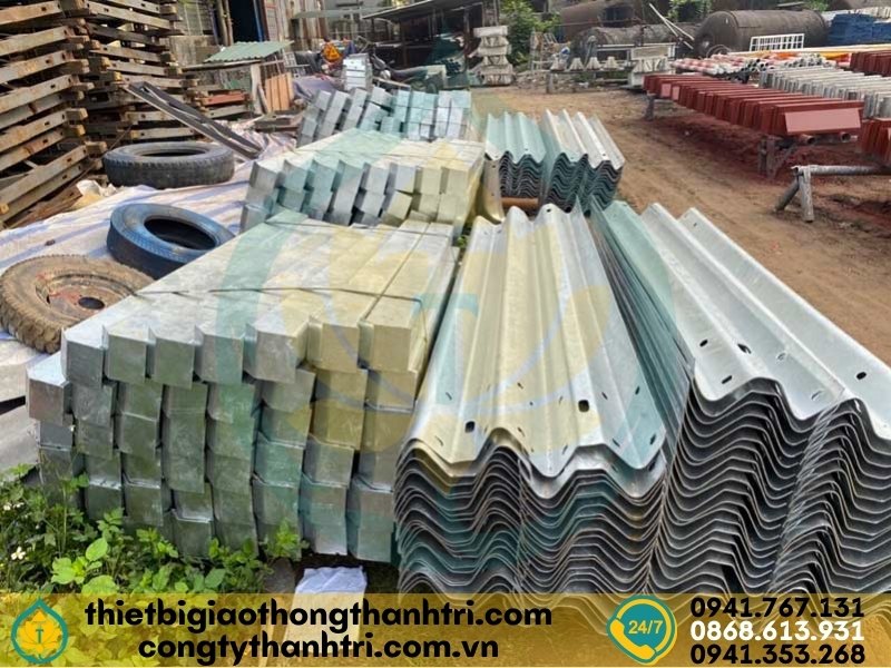 Sản xuất hộ lan tôn sóng mạ kẽm nhúng nóng tại xưởng Công ty TNHH Thành Tri Sản xuất hộ lan tôn sóng mạ kẽm nhúng nóng tại xưởng Công ty TNHH Thành Tri