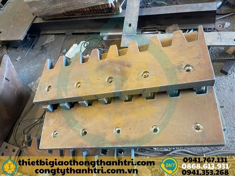 Sản xuất khe co giãn tại xưởng Công ty TNHH Thành Tri