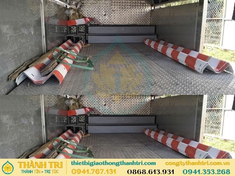 Vận chuyển giao hộ lan tôn sóng sơn trắng đỏ cho khách hàng Vận chuyển giao hộ lan tôn sóng sơn trắng đỏ cho khách hàng